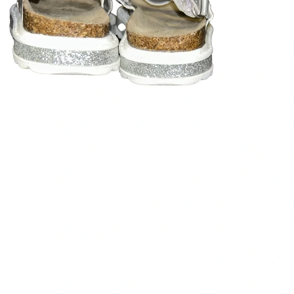 Carter’s  Carlyle toddler girls silver platform sandals child kid size 4 glitter
